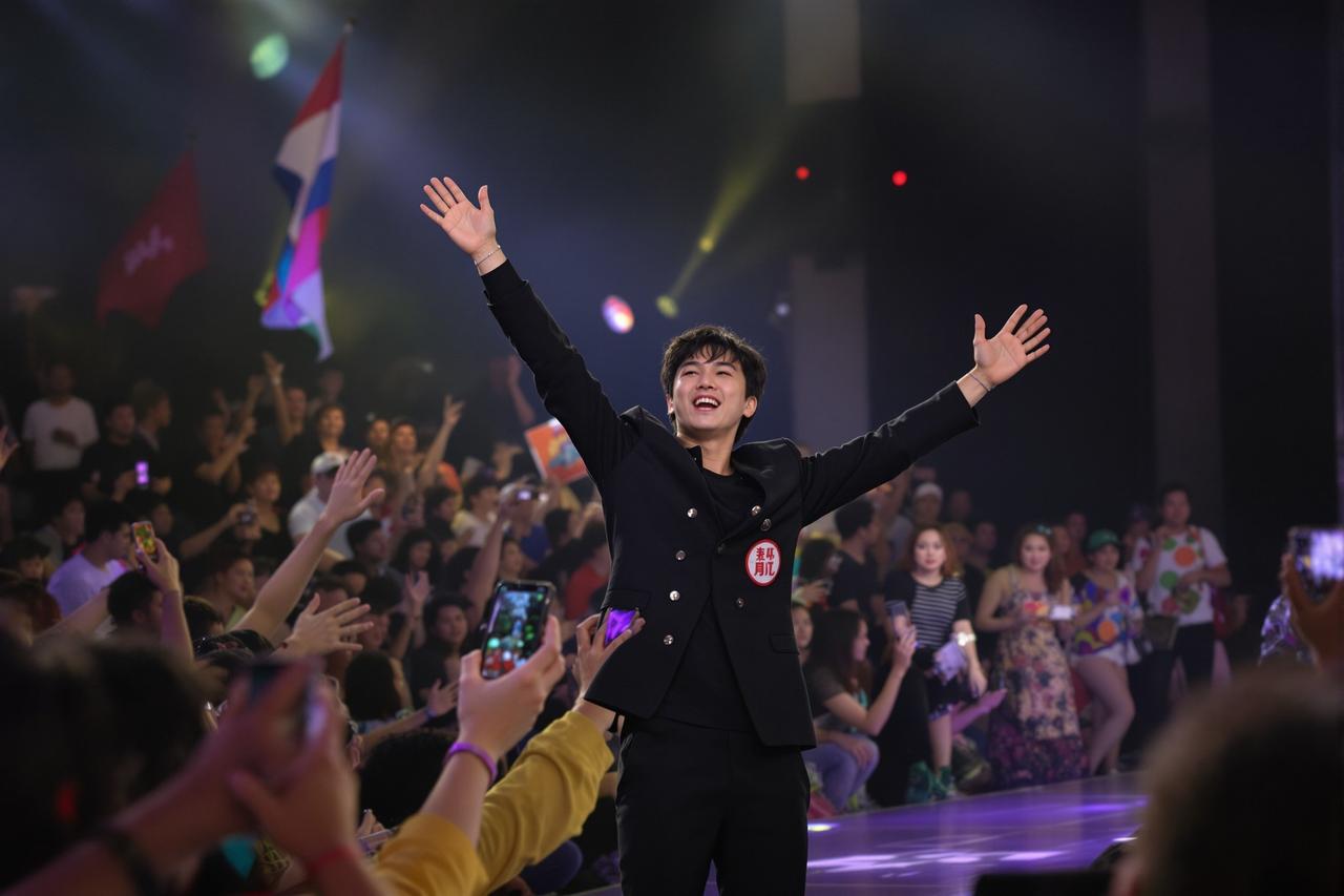 四虎影库影迷见面会圆满举行，万名粉丝热情参与